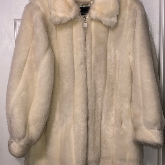 Dennis Basso faux fur off white Womens small coat - Picture 2 of 9